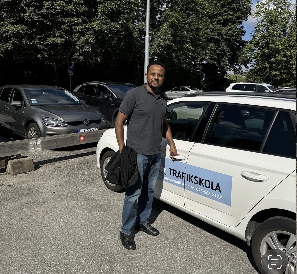 Elev vid Autoklar Trafikskolas bil